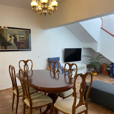 Apartment Cozy 3 Bedroom Townhouse *