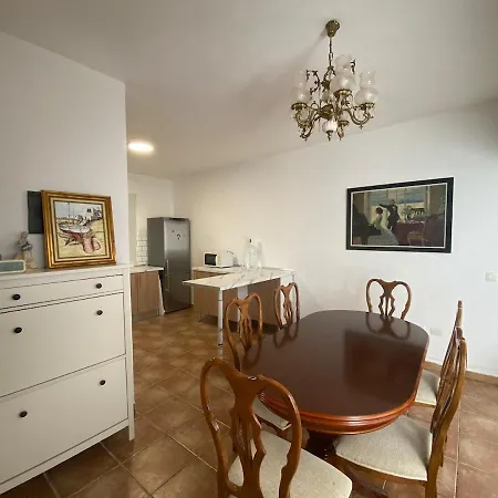 Cozy 3 Bedroom Townhouse Apartment