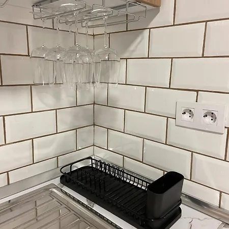 Cozy 3 Bedroom Townhouse Apartment *