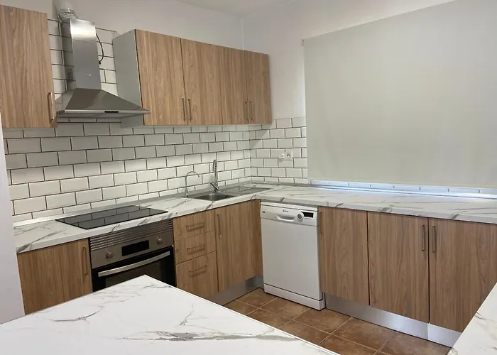 Cozy 3 Bedroom Townhouse Apartament *