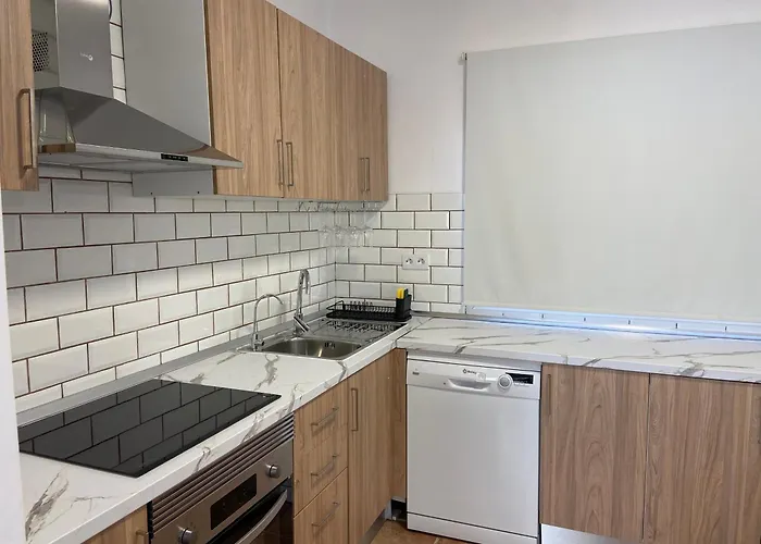 Cozy 3 Bedroom Townhouse Apartament *